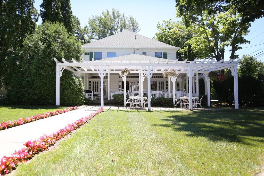 Colonial Inn Harbor Springs Exterior foto