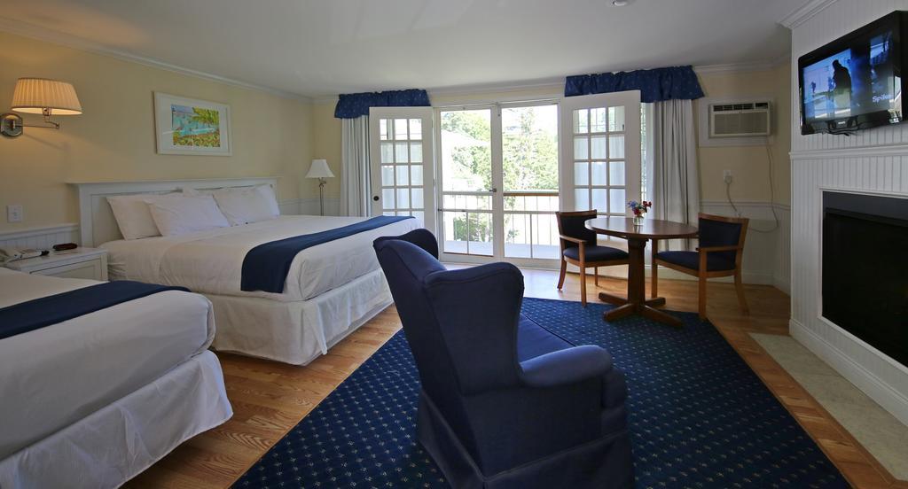 Colonial Inn Harbor Springs Exterior foto