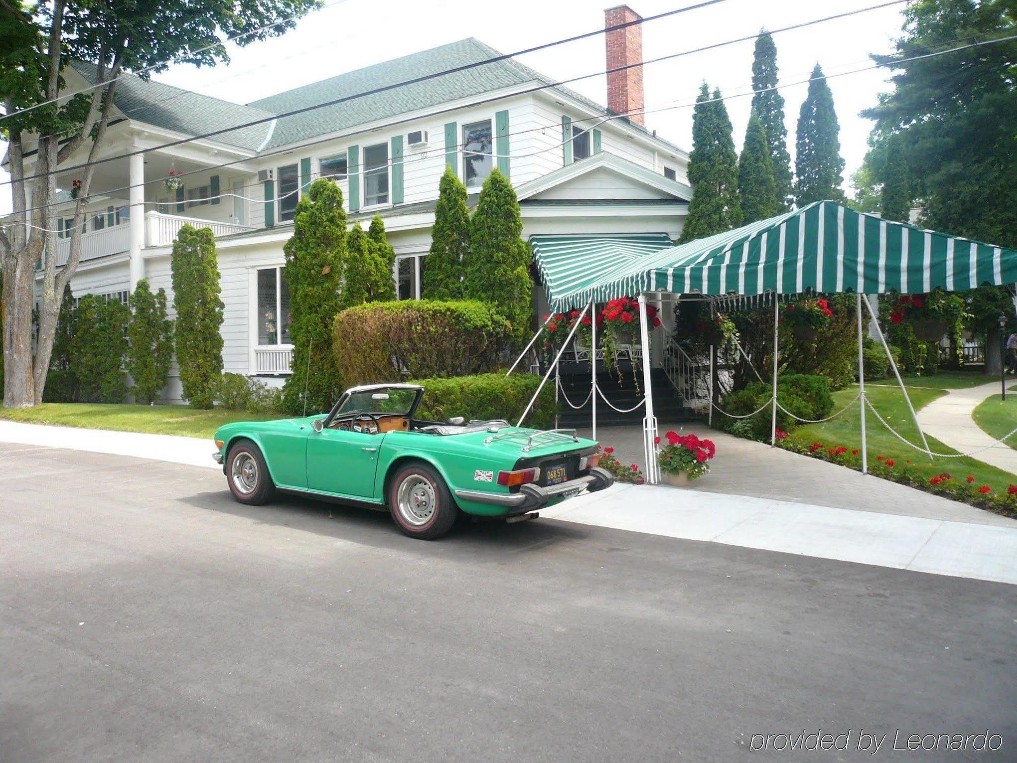 Colonial Inn Harbor Springs Exterior foto